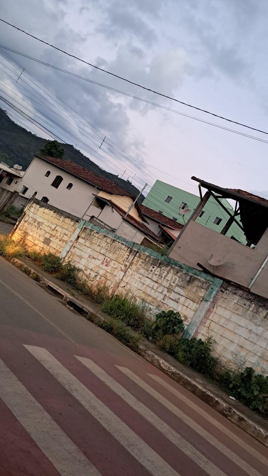 Moradores denunciam abandono em via de acesso a hospital