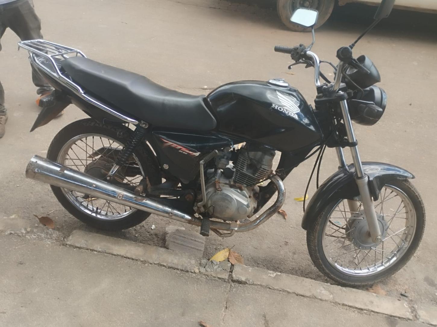 Motocicleta furtada é recuperada durante ação da PM em Barão de Cocais