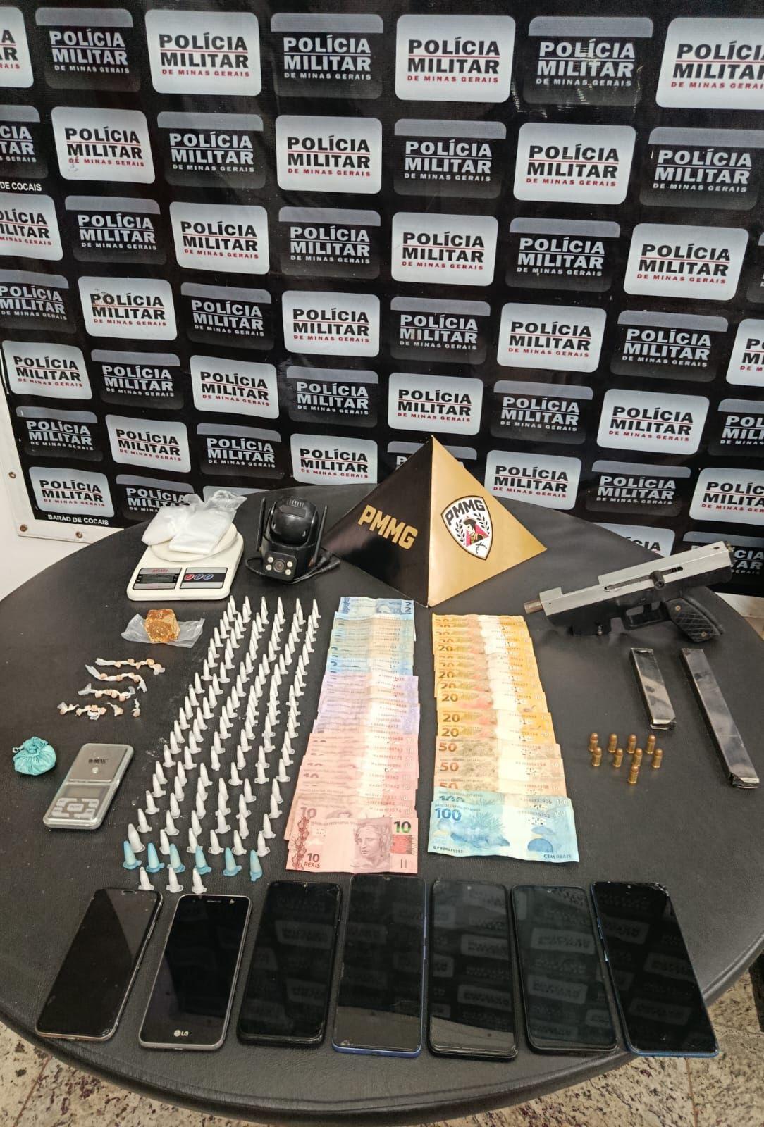 Polícia Militar prende quatro pessoas e apreende arma de fogo em Barão de Cocais