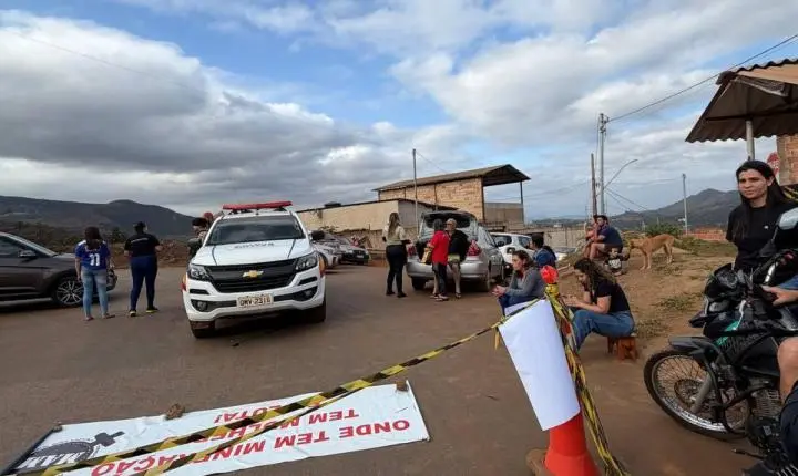 Moradores do Castro realizam manifestação e cobram mudanças em obra de passagem